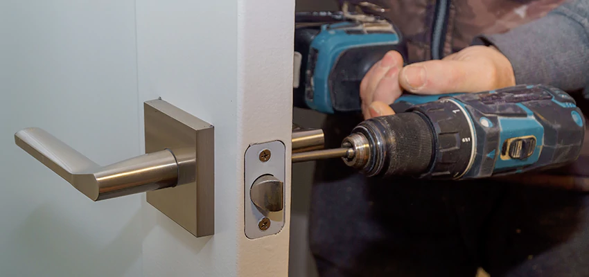 Broken Door Handle Lock Repair in Signal Hill, California